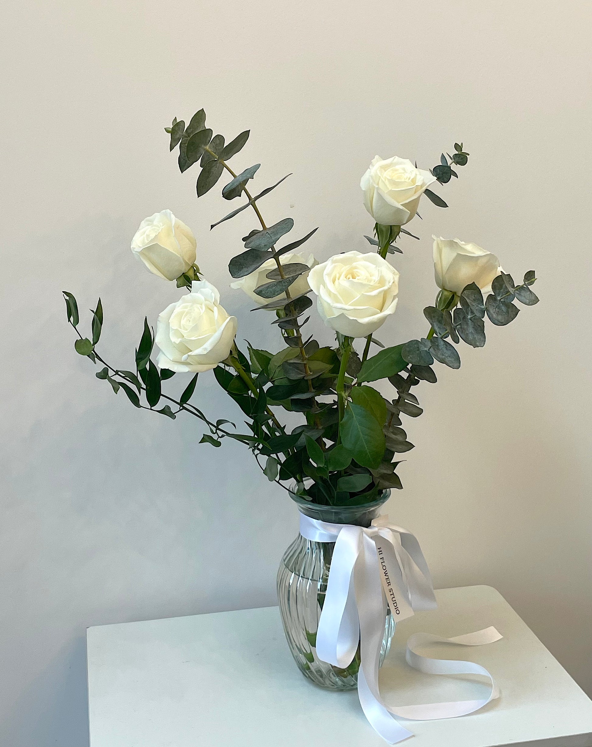 6 White Roses Design 6 White Rose Vase Arrangement – Hi Flower Studio
