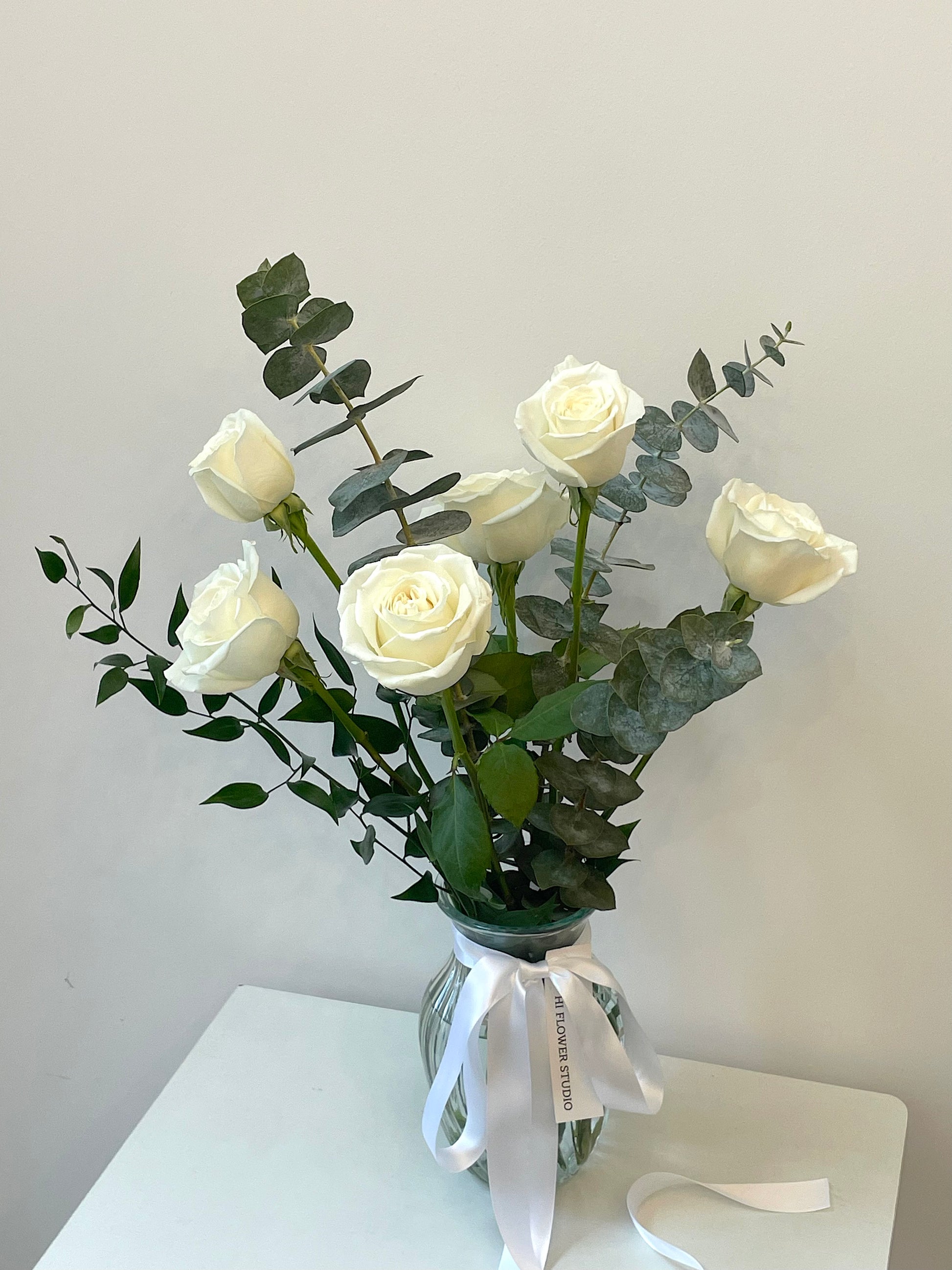 6 White Roses Design 6 White Rose Vase Arrangement – Hi Flower Studio